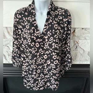 IZ Byer Blouse Size Small Black & Taupe Cheetah/Leopard Print with Front Pockets